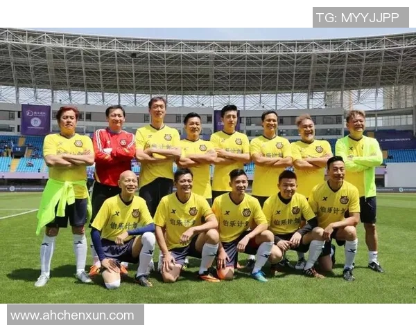 退役足球明星全景展示与精彩瞬间回顾合集